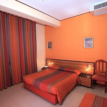 Naxos Hotel 2*